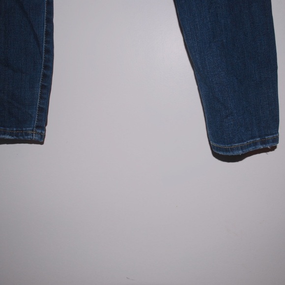Judy Blue Distressed Relaxed Fit Jean. - Picture 4 of 4